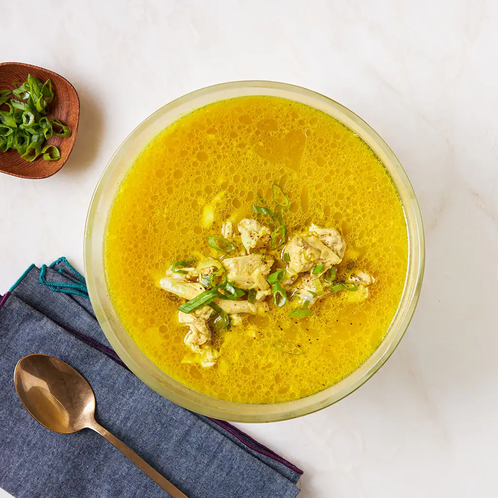 Zuppa Chetogenica di Pollo e Uova